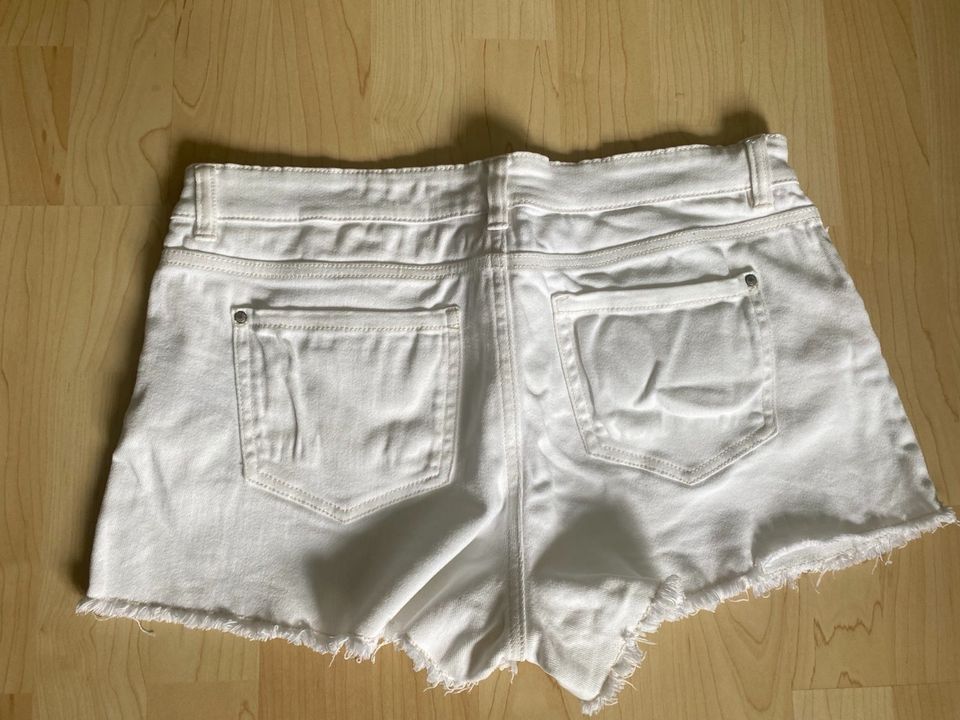 Weiße Shorts in Gr. 40 in Rostock