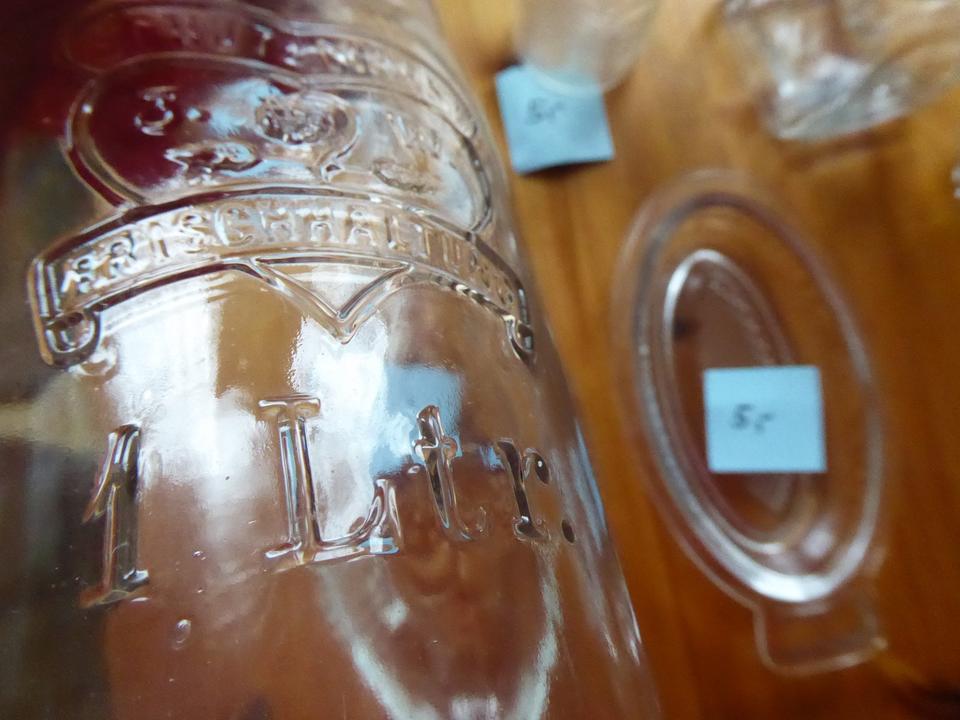 alte nostalgiche Küchenhelfer aus Glas Meßbecher Reibe Weck in Herbsleben