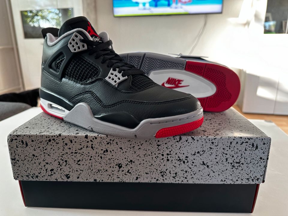 Jordan 4 Retro Bred US 11/ EU 45 in Berlin