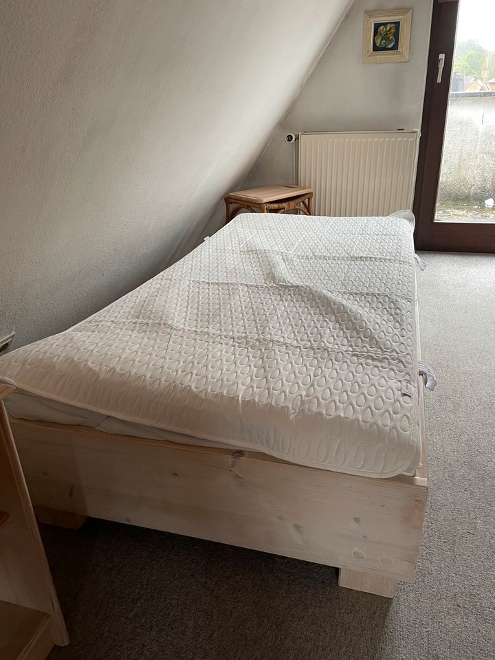 Bett mit neuer Matratze in Angelbachtal