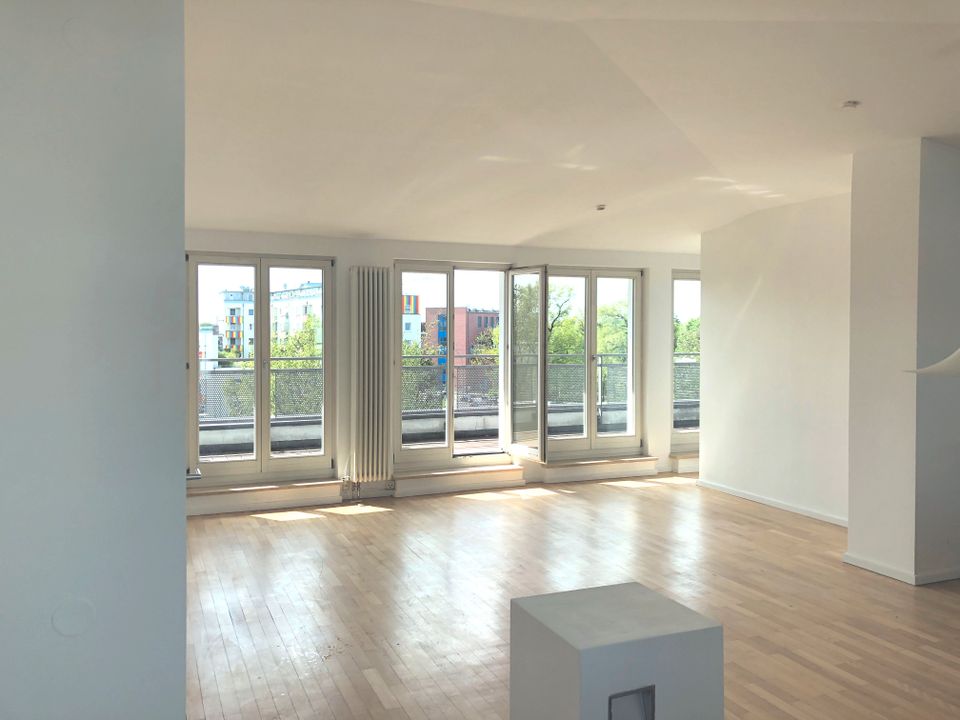 Helle Maisonette-Wohnung mit großer Dachterrasse und Wasserblick in Berlin