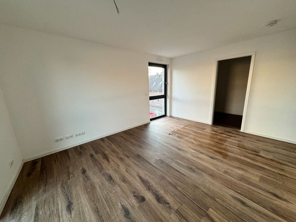 Neubau, Erstbezug 4 Zimmer Penthouse mit 22 qm Dachterrrasse in Bargteheide