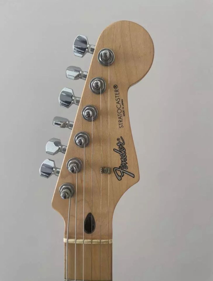 Fender Japan Stratocaster / e-Gitarre 2002-2004 in Leegebruch