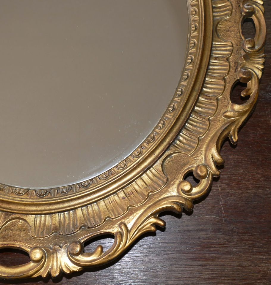 Alter Spiegel Wandspiegel Goldrand oval, L = 66 cm x B = 56 cm. in Lübbecke 
