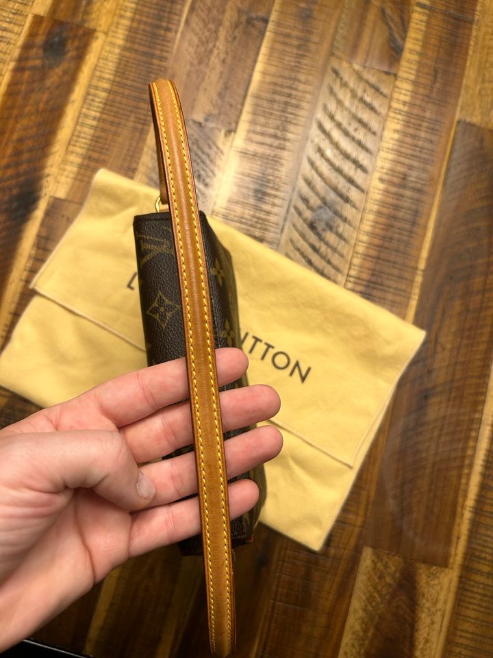 Louis Vuitton Handtasche in Hamburg