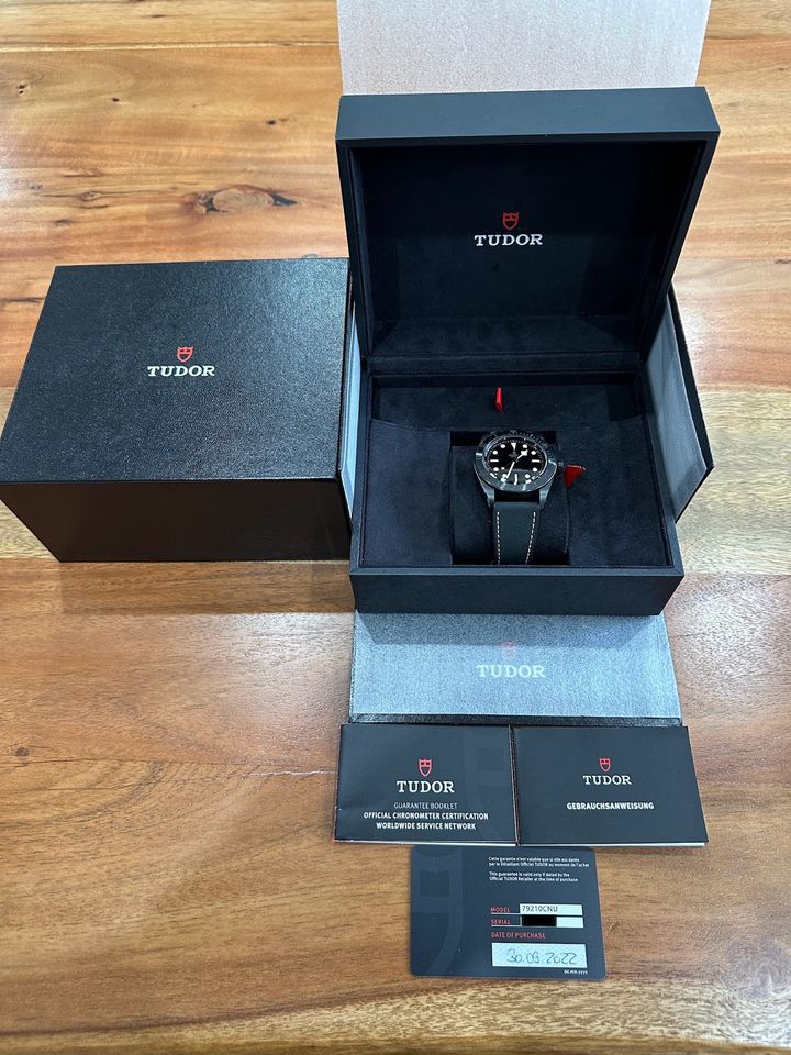 Tudor Black Bay Ceramic Full-Set + Erstkaufrechnung in Marpingen