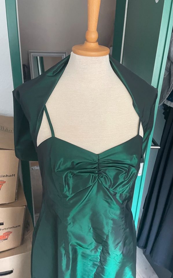 Abendkleid * NEU * mit Tuch / Stola * Größe 38 * grün in Oersdorf bei Neumünster