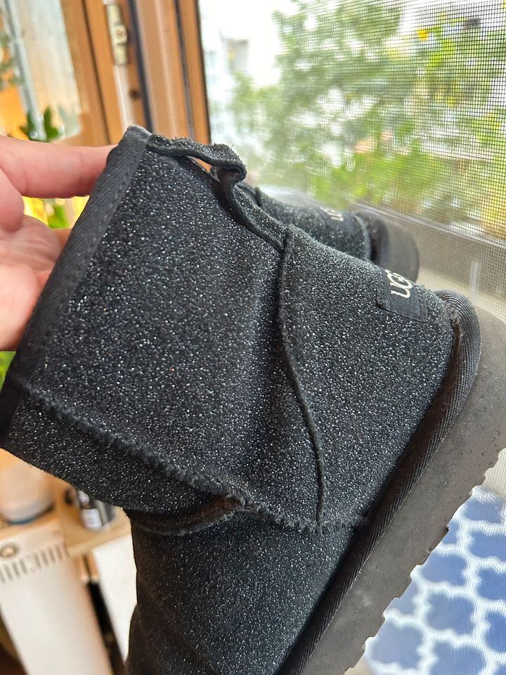 Schwarze Ugg Boots Mini Glitzer 40 in Dortmund