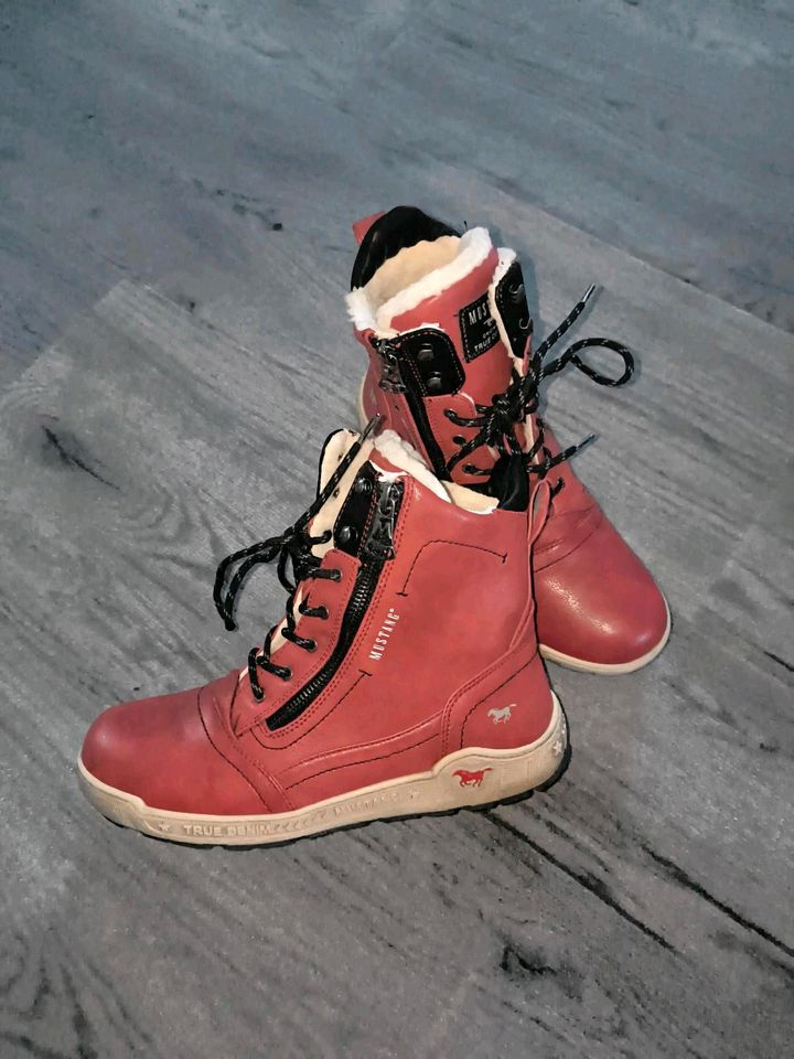 Mustang Winter Schuhe Boots Stiefel gr 40 Neu rot in Dresden