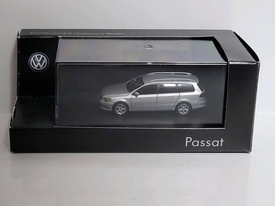 Wiking 1:87 VW Passat Kombi Dealer Edition in Schönaich