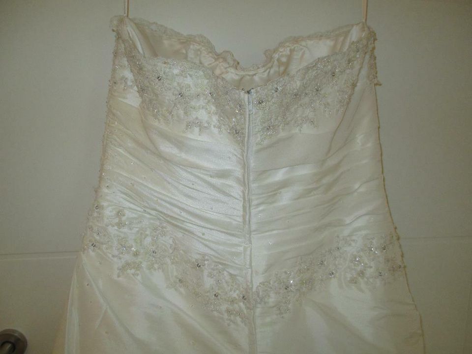 Wunderschönes Brautkleid / Hochzeitskleid von Tres Chic Gr.44/46 in Merzenich