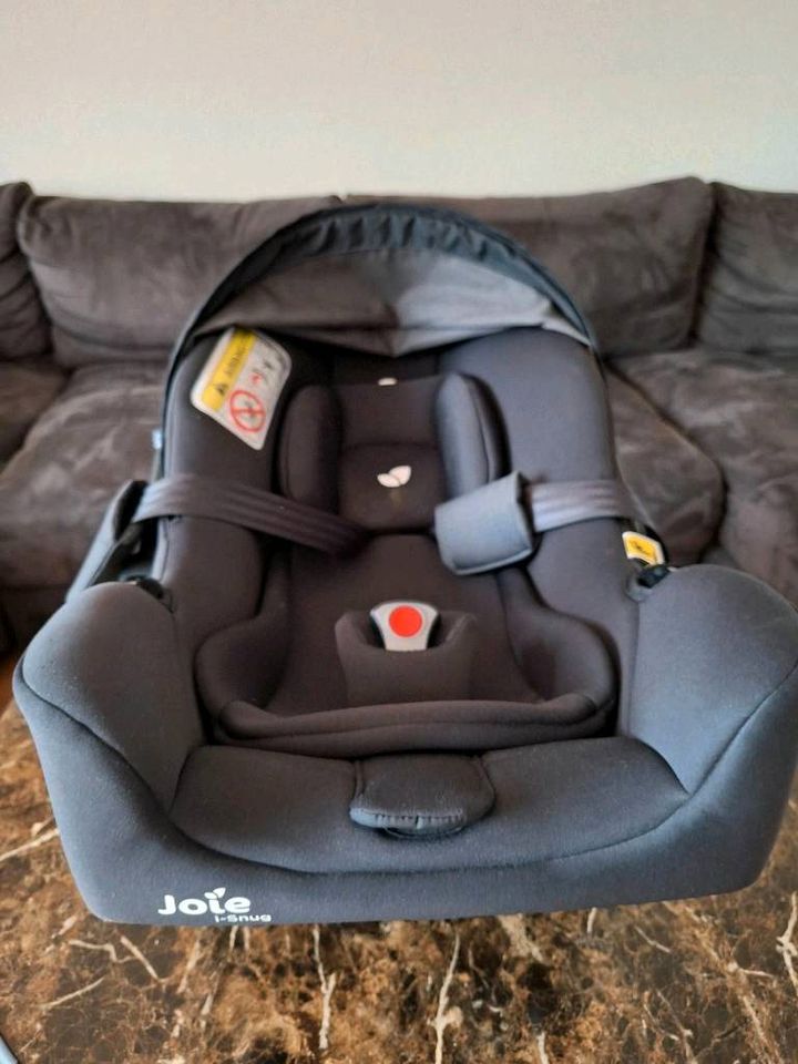 Babyschale / Kindersitz Joie I-Snug. in Langenargen