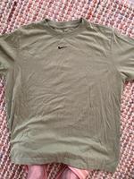 Nike schönes Thirt in einem tollen Grün , keine Flecken Rheinland-Pfalz - Klingenmünster Vorschau