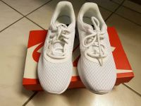 Schuhe Nike weiß Gr. 37 Neu Niedersachsen - Delmenhorst Vorschau