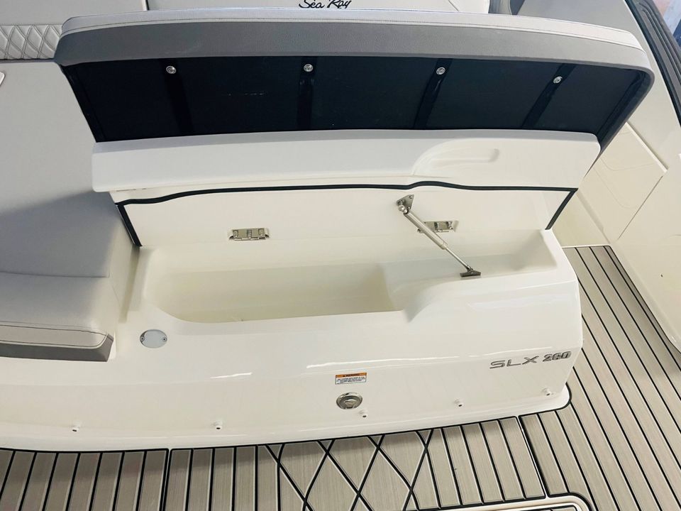 Sea Ray 260 SLX mit Power Tower, Motorboot, Sportboot in Koblenz