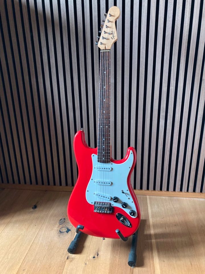 Squire Fender Strat rot, gebraucht in Schrobenhausen