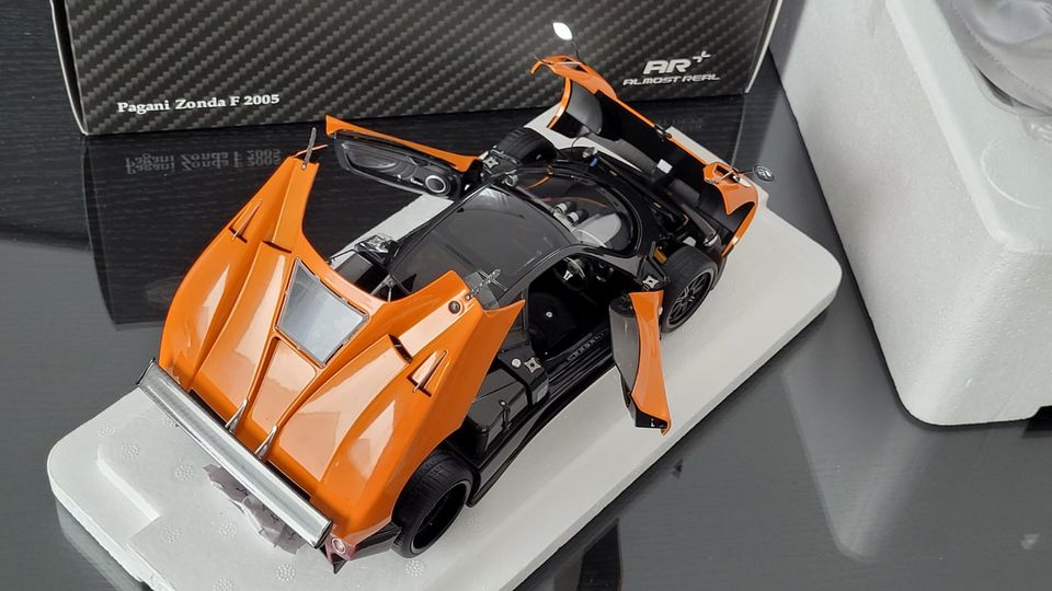 1:18 Pagani Zonda F 2005 arancio st. tropez carbon Almost Real in Katzenelnbogen