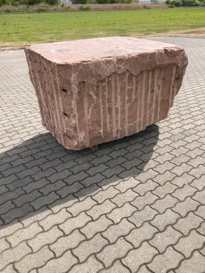 Granitblock ca. 120x80x90 in Linthe