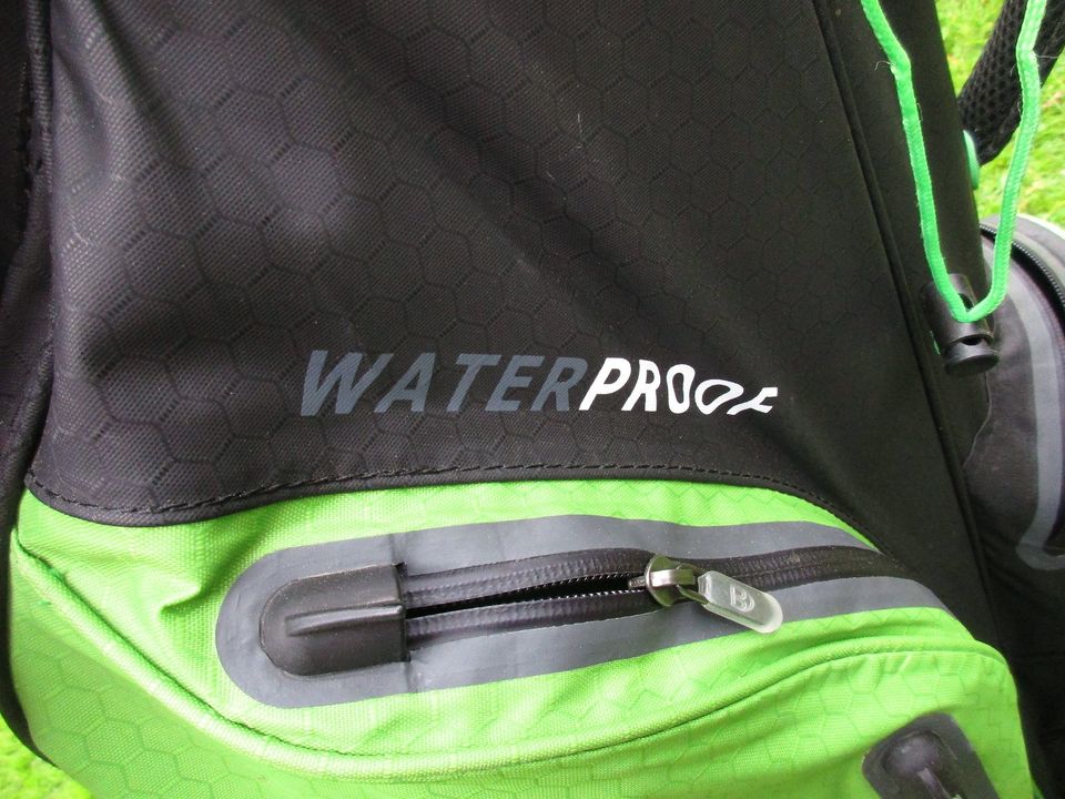 Bennington Golf Bag Dry Go Waterproof Golfausrüstung Neuwertig in Schiffdorf