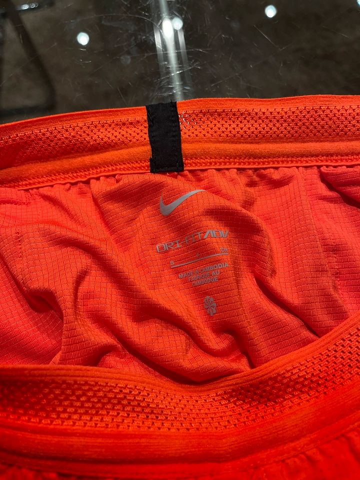 Nike Dri Fit ADV Aeroswift shorts S 2inch orange NEU in Nideggen / Düren