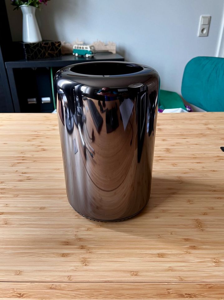 Apple Mac Pro 6.1 - 8-Core, 64GB RAM, 1TB, D500 (2013) in Beckum