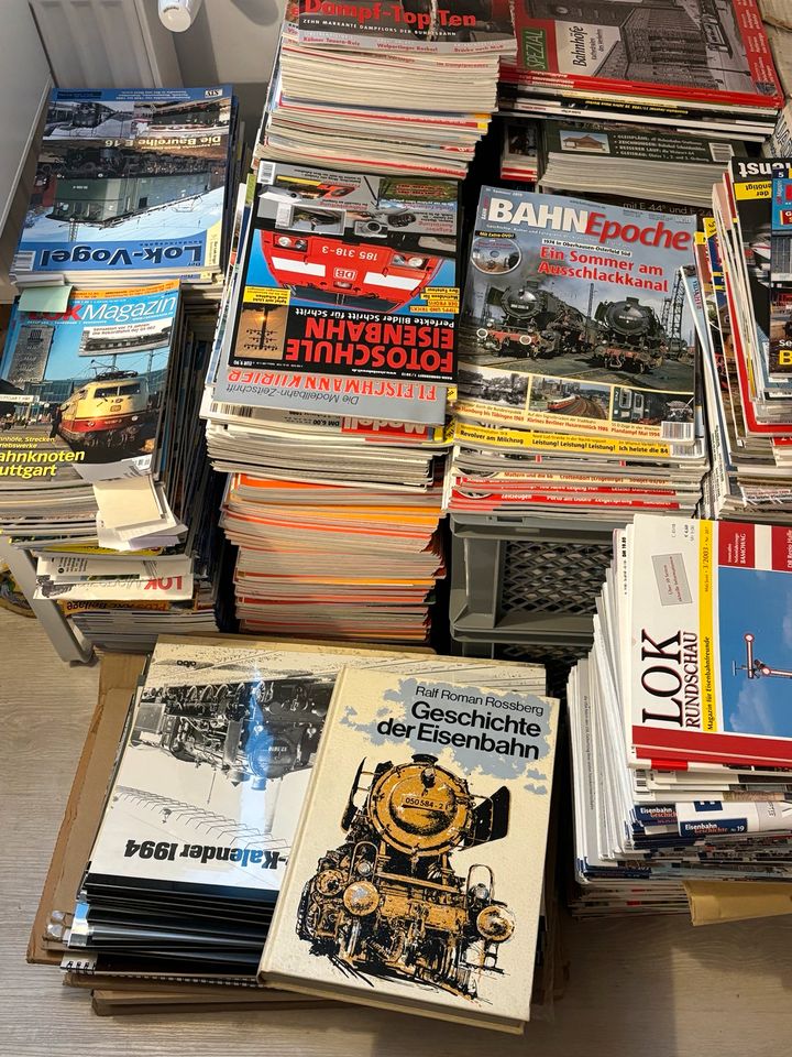 Eisenbahn Hefte Kalender und 1 Buch in Kronau