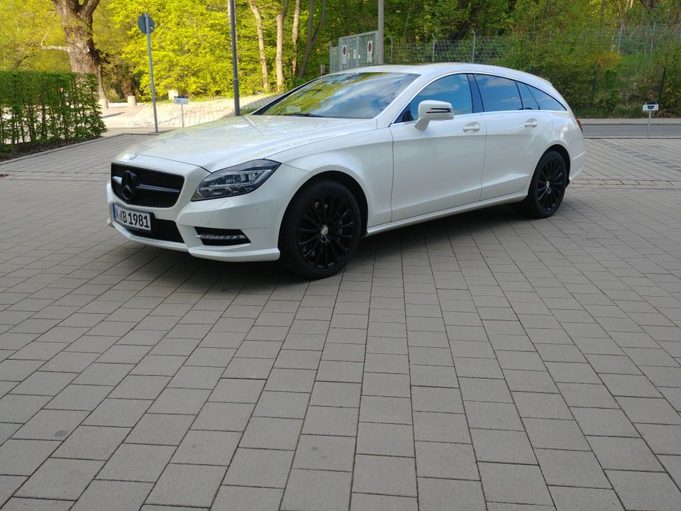 Mercedes Benz W218 CLS 500 4MATIC Shooting Brake V8 BiTurbo in Nürnberg (Mittelfr)