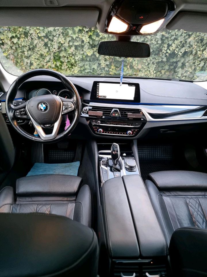 BMW 520 XDrive Luxury Line  , HUD,SHZ, PANO,360°KAM in Wendlingen am Neckar