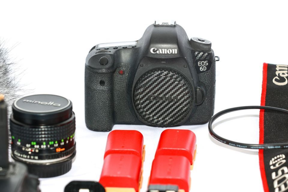 Canon 6D mit Zubehör und Minolta Objektiv in Bonn