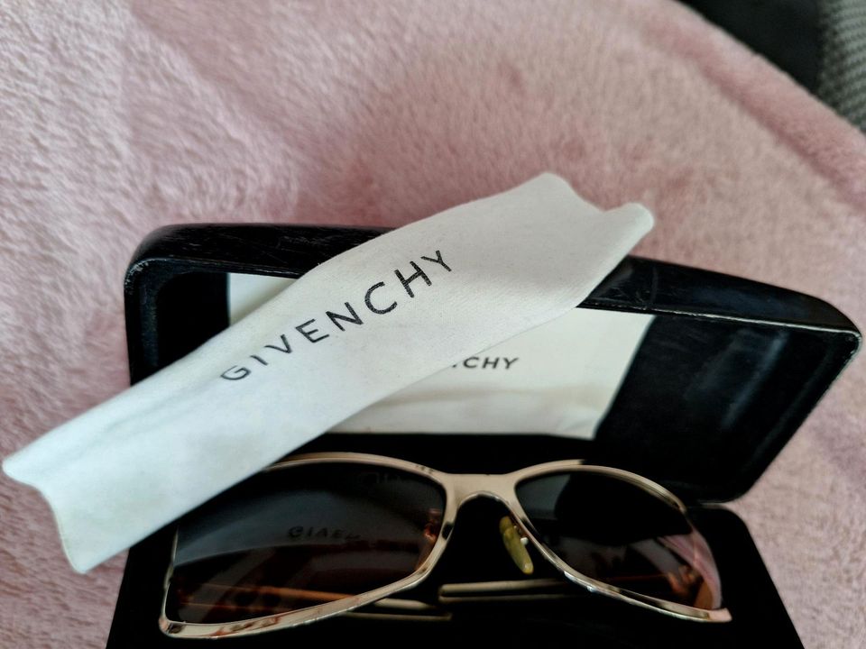 Sonnenbrille (Givenchy) in Hamburg