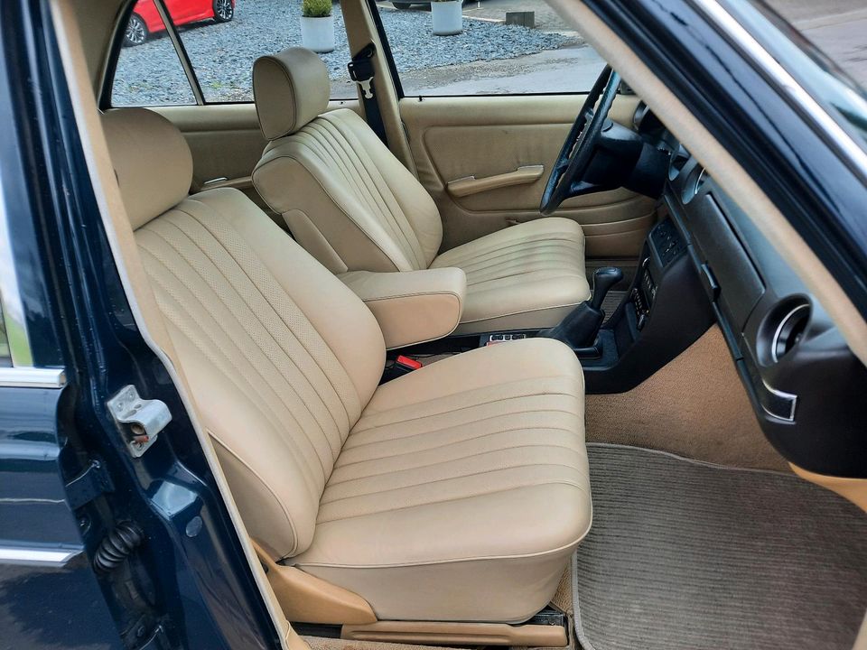 Mercedes W123 300D in Winterspelt