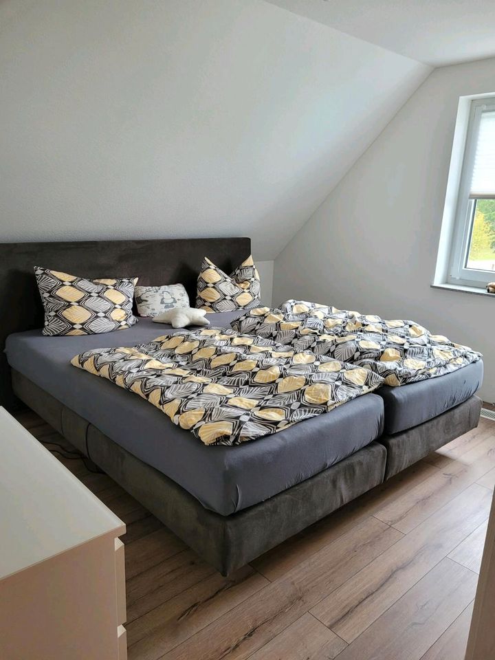 Boxspringbett 230x200 mit elektronisch verstellbarem Lattenrost in Wedemark