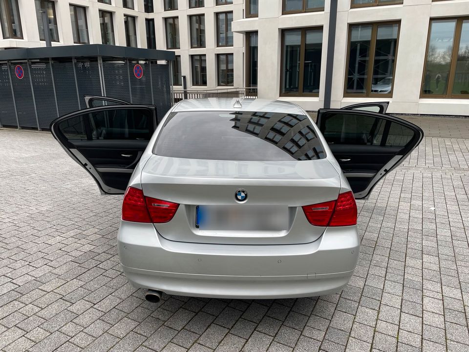 BMW 318i - TÜV 11/2025 E90 in Bremen