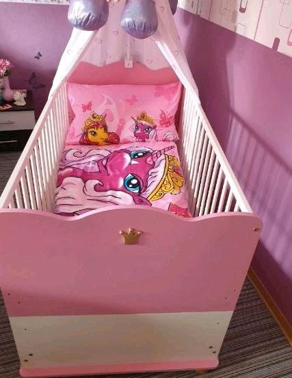 Prinzessin Kinderbett mit Kleiderschrank in Marienhafe