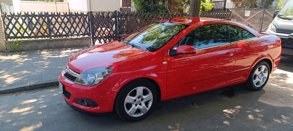 Opel Astra H Cabrio in Berlin