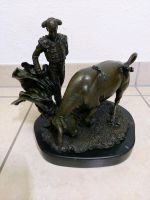 Bronze Skulptur Torrero mit Stier im Kampf signiert Hessen - Kriftel Vorschau