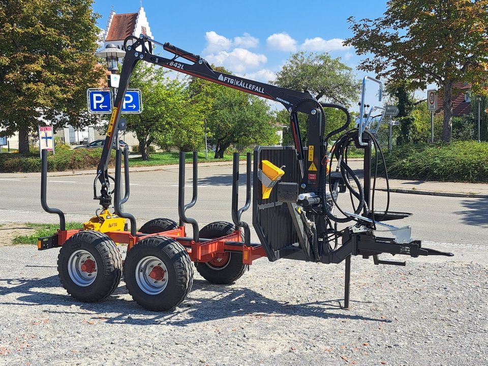 Källefall Rückewagen 6t mit Forstkran 4,2m (TÜV, Auflaufbremse) in Wolpertswende