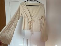 Bluse Jäckchen in beige gr. S Nordrhein-Westfalen - Werne Vorschau