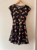 Kleid Tally Weijl 34 XS Blumen mit cut outs Bayern - Denkendorf Vorschau