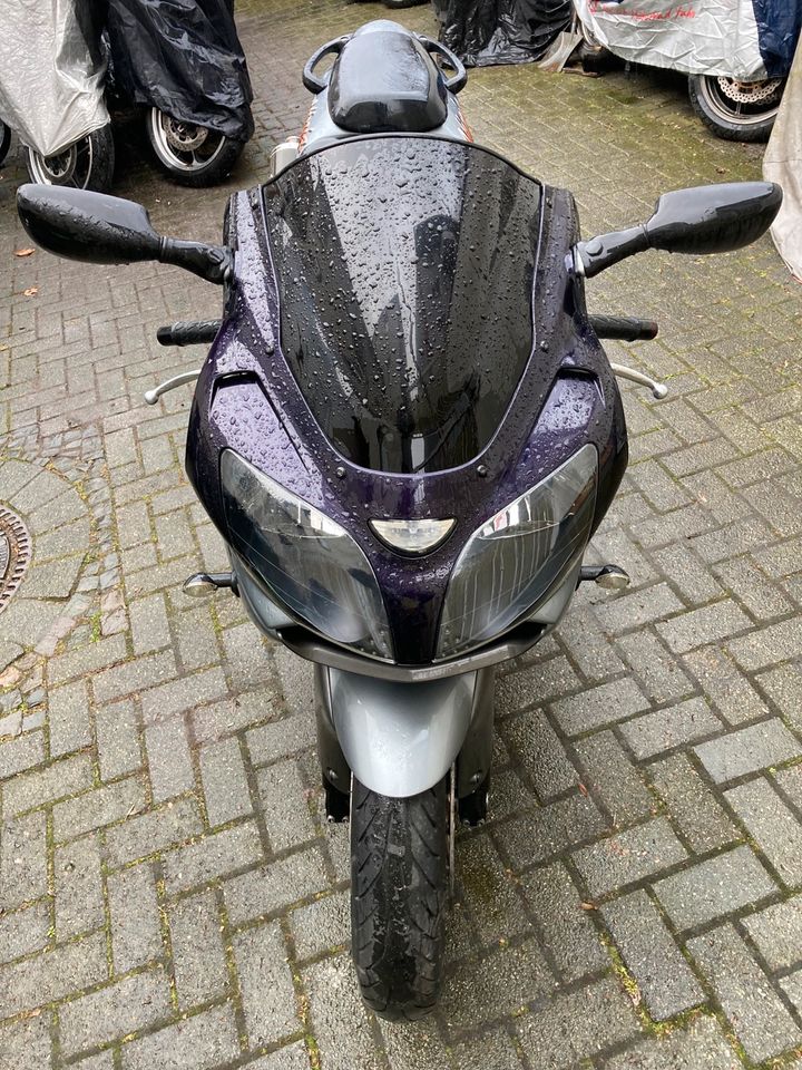 Kawasaki ZX9R-E-aus 4-2003 läuft und fährt mit 63000 Kilometern in Bochum