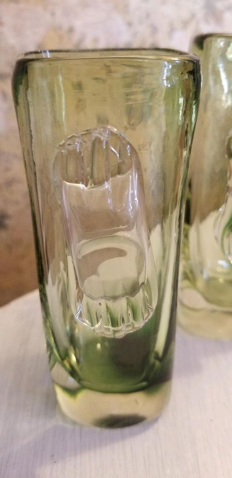 2 Vintage Gläser Vasen mundgeblasen moosgrün in Dohna
