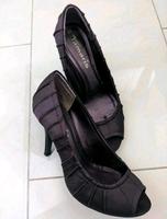 Tamaris Peeptoes Pumps in satinoptik bordeaux, lila Größe 37 Berlin - Steglitz Vorschau
