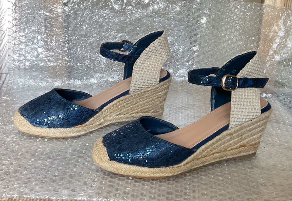 Sandalen mit Keilabsatz - blau - glitzernd - 8 cm hoch - Gr. 36 in Essen -  Essen-Borbeck | eBay Kleinanzeigen ist jetzt Kleinanzeigen