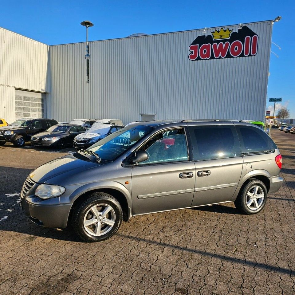 Chrysler Voyager CRD COMFORT AUTOM LEDER AHK KLIMAANLAGE in Garbsen