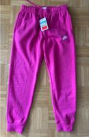 NIKE Jogginghose Gr. M NEU München - Schwabing-West Vorschau