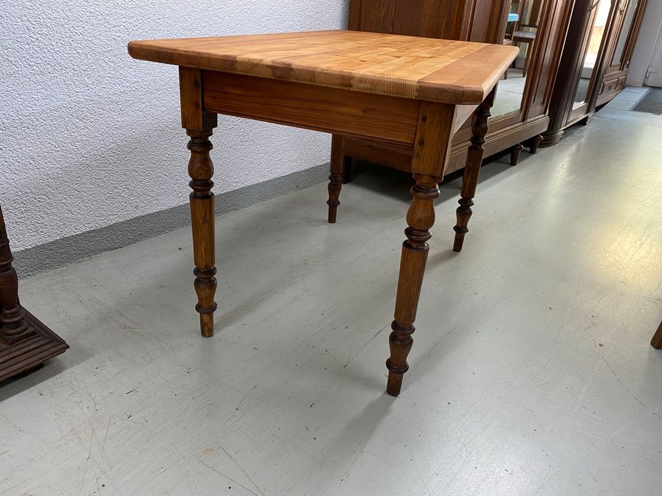 Antiker Esstisch kleiner Tisch Weichholz  Küchentisch Gründerzeit in Völklingen