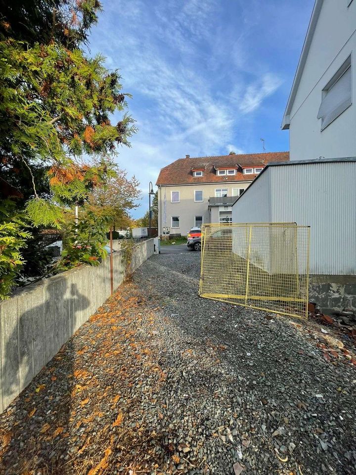 Renovierungsbedürftiges Mehrfamilienhaus mit 3 Wohnungen und Bauoption in Weidhausen bei Coburg in Weidhausen