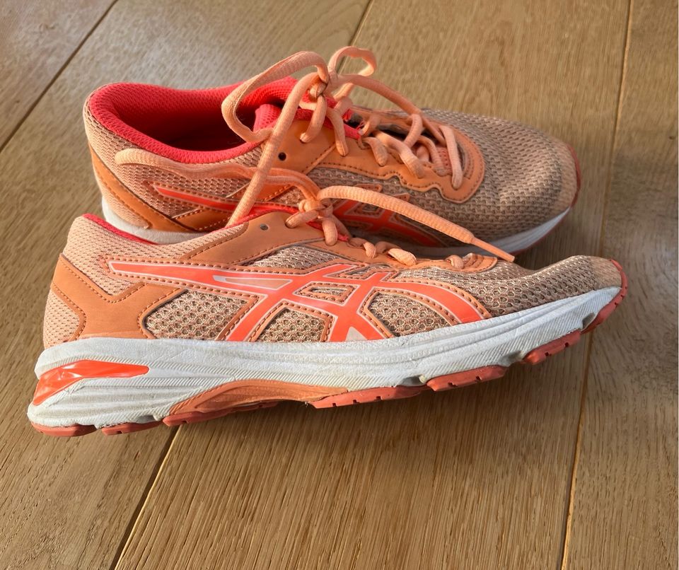 Asics Sneaker Turnschuhe • Gr 36 • pink/apricot in Bielefeld