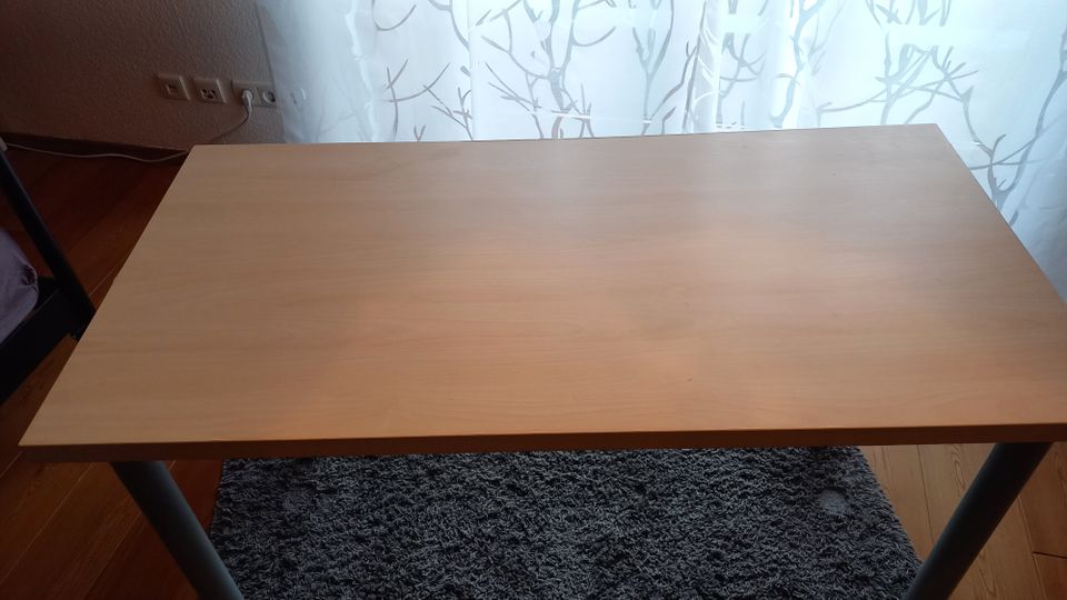 IKEA Schreibtisch guter Zustand in Hausen (Wied)