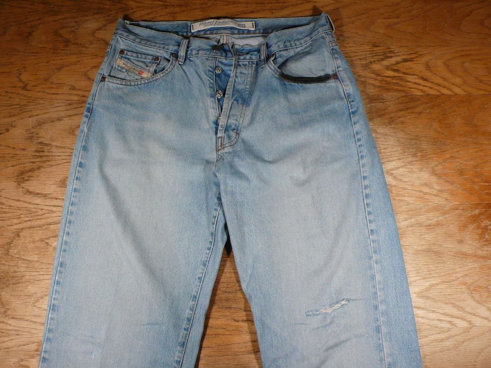 * 3 Jeans Größe 36 Diesel + Aigner MADE IN ITALY 100% Baumwolle in Lehre